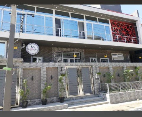 Mirrors Salon and Studio