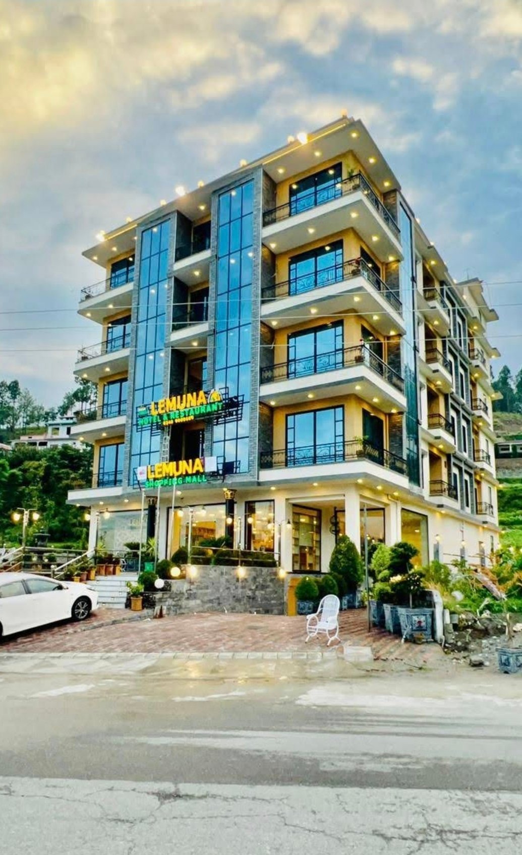 Lemuna Hotel and Restaurant