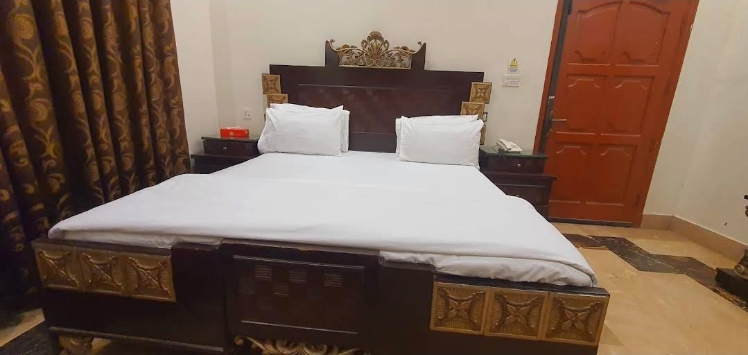 Defence Ittehad Hotel