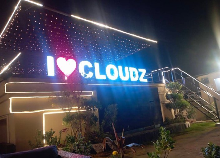 Cloudz cafe and restaurant