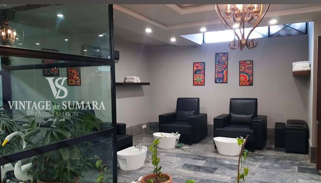 Hadiqa Kiani Salon Canal Road Faisalabad