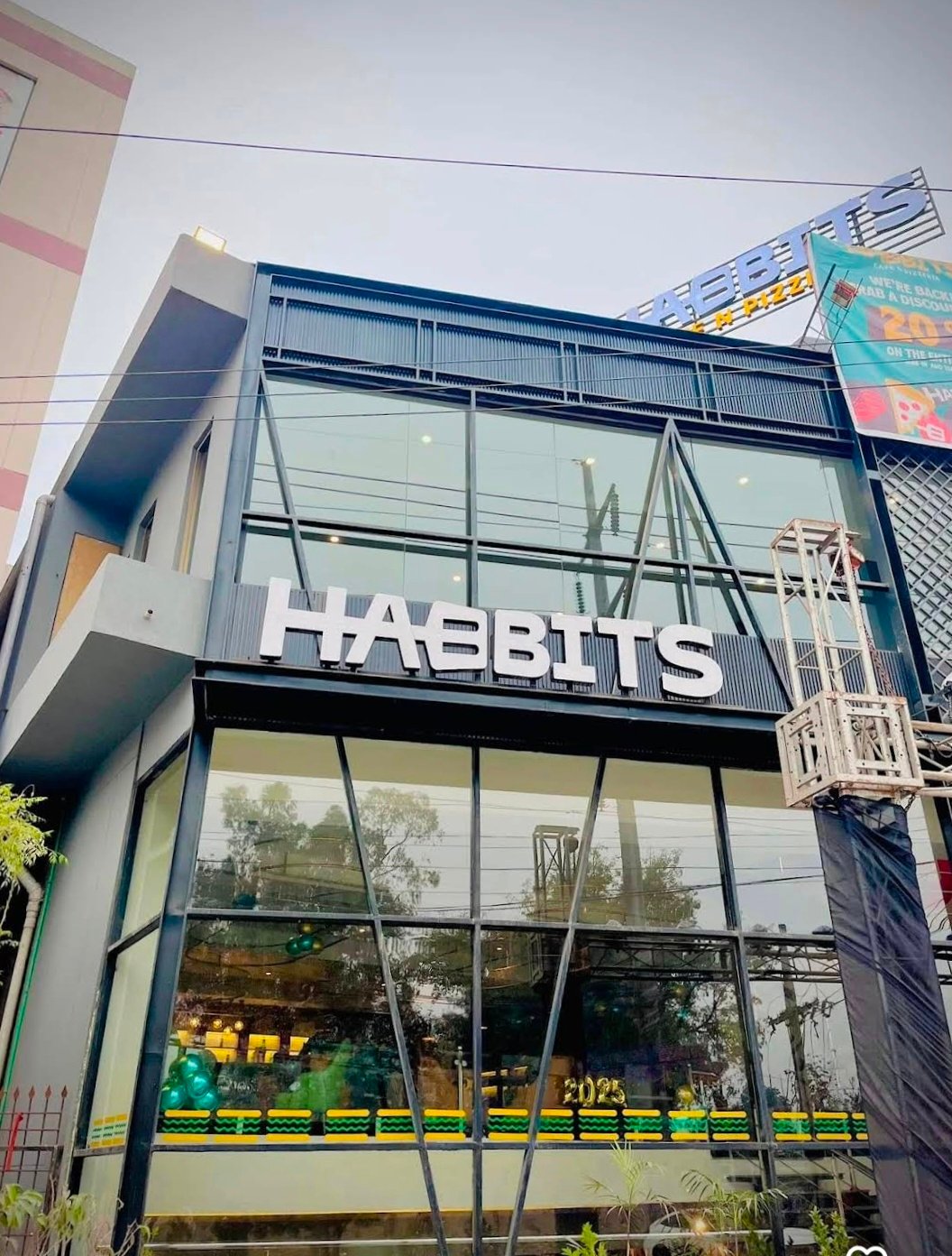 HABBITS CAFE N PIZZERIA - Canal Road
