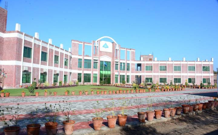 Mukabir Schools Bhalwal